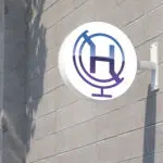 About Holidayland Darstellung vom Logo als Schild